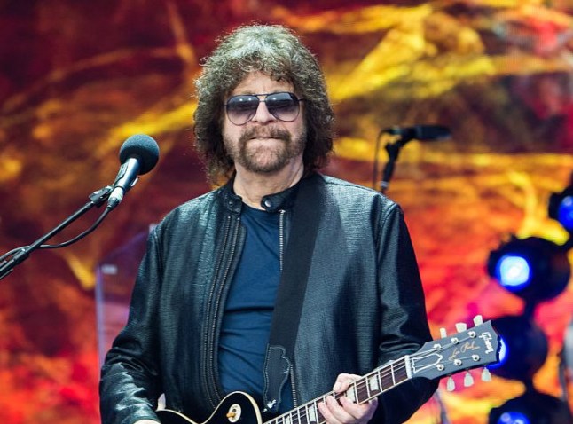 ELO Jeff Lynne playing guitar