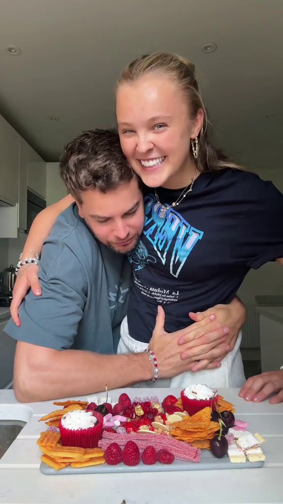 Jojo Siwa XX reaction to pregnancy rumours with Chris Hughes