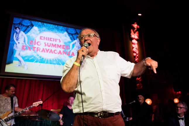 BERLIN, GERMANY - JULY 24: Singer Pete Williams, the father of Robbie Williams, performs at Ballhaus on July 24, 2017 in Berlin, Germany. Ein Hit ist ein Hit or in short EHIEH is a quarterly event by Ballhaus by EHIEH Konsortium. (Photo by Matthias Nareyek/Getty Images)