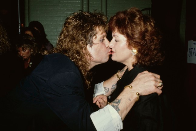 British singer and songwriter Ozzy Osbourne kisses his British manager and wife, Sharon Osbourne, circa 1985 (Photo by Vinnie Zuffante/Getty Images)