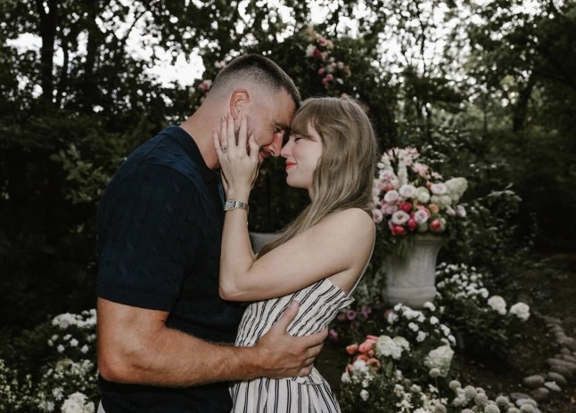 Taylor Swift (R) and Travis Kelce engagement picture