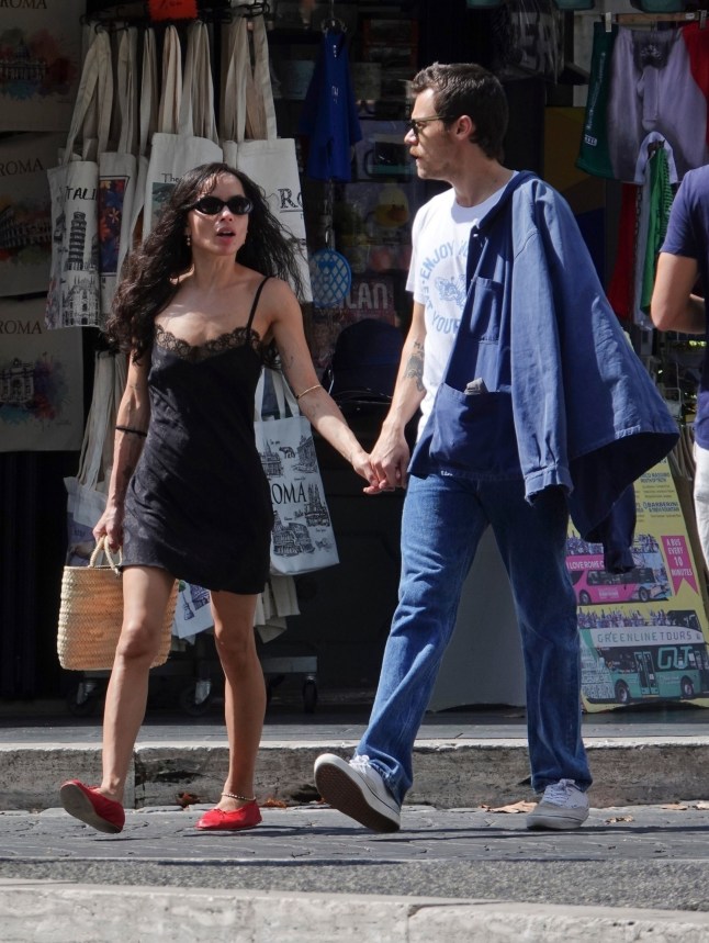 BGUK_3349977 - *PREMIUM-EXCLUSIVE* Rome, ITALY MUST CALL FOR PRICING BEFORE USAGE - STRICTLY NOT AVAILABLE FOR ONLINE USAGE UNTIL 22:30 PM UK TIME ON 13/09/2025 - 'Sign of the Times'?? New Couple Harry Styles and Zoe Kravitz are seen packing on the PDA during a stroll through the eternal city of Rome, Italy. With their blossoming new romance in full swing, the pair were seen walking through the pictureque city entering a few boutique shops spending time together on their Italian getaway. Harry, the 31-year old British Singer and Actor and formerly of One Direction fame literally couldn't take his hands off the 36-year old American actress and singer, placing his hand on Zoe's derriere in true affectionate style! Pictured: Harry Styles, Zoe Kravitz BACKGRID UK 12 SEPTEMBER 2025 UK: +44 208 344 2007 / uksales@backgrid.com USA: +1 310 798 9111 / usasales@backgrid.com *Pictures Containing Children Please Pixelate Face Prior To Publication*