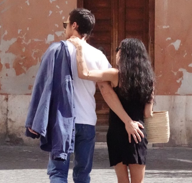 BGUK_3349977 - *PREMIUM-EXCLUSIVE* Rome, ITALY MUST CALL FOR PRICING BEFORE USAGE - STRICTLY NOT AVAILABLE FOR ONLINE USAGE UNTIL 22:30 PM UK TIME ON 13/09/2025 - 'Sign of the Times'?? New Couple Harry Styles and Zoe Kravitz are seen packing on the PDA during a stroll through the eternal city of Rome, Italy. With their blossoming new romance in full swing, the pair were seen walking through the pictureque city entering a few boutique shops spending time together on their Italian getaway. Harry, the 31-year old British Singer and Actor and formerly of One Direction fame literally couldn't take his hands off the 36-year old American actress and singer, placing his hand on Zoe's derriere in true affectionate style! Pictured: Harry Styles - Zoe Kravitz BACKGRID UK 12 SEPTEMBER 2025 UK: +44 208 344 2007 / uksales@backgrid.com USA: +1 310 798 9111 / usasales@backgrid.com *Pictures Containing Children Please Pixelate Face Prior To Publication*