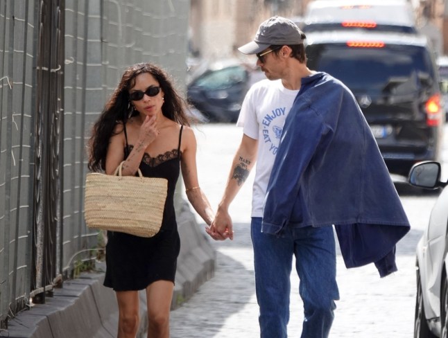 BGUK_3349977 - *PREMIUM-EXCLUSIVE* Rome, ITALY MUST CALL FOR PRICING BEFORE USAGE - STRICTLY NOT AVAILABLE FOR ONLINE USAGE UNTIL 22:30 PM UK TIME ON 13/09/2025 - 'Sign of the Times'?? New Couple Harry Styles and Zoe Kravitz are seen packing on the PDA during a stroll through the eternal city of Rome, Italy. With their blossoming new romance in full swing, the pair were seen walking through the pictureque city entering a few boutique shops spending time together on their Italian getaway. Harry, the 31-year old British Singer and Actor and formerly of One Direction fame literally couldn't take his hands off the 36-year old American actress and singer, placing his hand on Zoe's derriere in true affectionate style! Pictured: Harry Styles, Zoe Kravitz BACKGRID UK 12 SEPTEMBER 2025 UK: +44 208 344 2007 / uksales@backgrid.com USA: +1 310 798 9111 / usasales@backgrid.com *Pictures Containing Children Please Pixelate Face Prior To Publication*