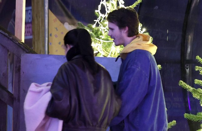 W8media. NO CREDIT. W8media Cruz Beckham Winter Wonderland Excl. Cruz Beckham is all smiles as he cuddles up to his girlfriend Jackie Apostel at Hyde Parks Winter Wonderland. Cruz managed to maintain a smile despite his motoring woes, please see story for more info. 13/11/2025.
