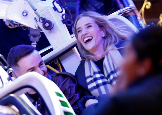 W8media. NO CREDIT. W8media Rosie Huntington-Whiteley Winter Wonderland excl . Super model Rosie Huntington-Whiteley manages to keep her model looks and a beaming smile as she goes on the super fast rides at Hyde parks Winter Wonderland . The ever glam Rosie wore an on trend trench coat teamed with a Burberry scarf as she made her way round the park with a friend . 14/11/2025