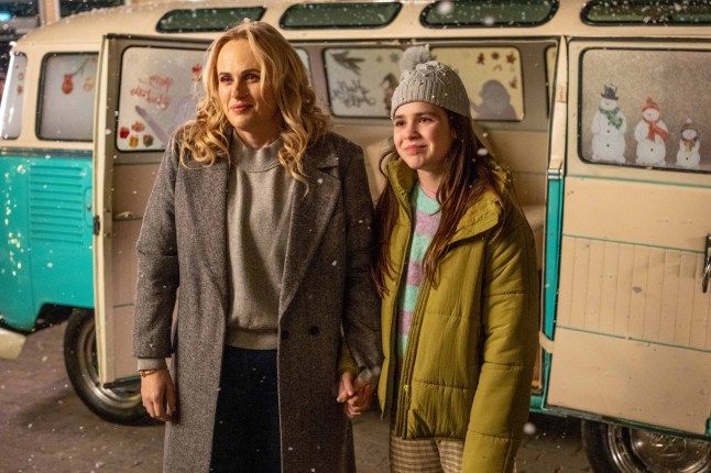 A failed Hollywood action star ends up in a small, snow-dusted village to star in the town???s eccentric production of Cinderella. Here, he encounters a colourful cast of oddball locals who slowly come to hold a special place in his heart.