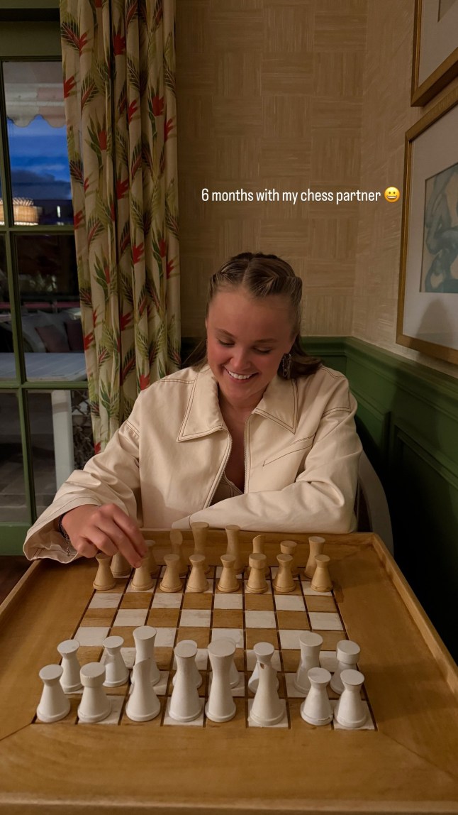 JoJo Siwa fans freak out after Chris Hughes says he's 'single' on TV show